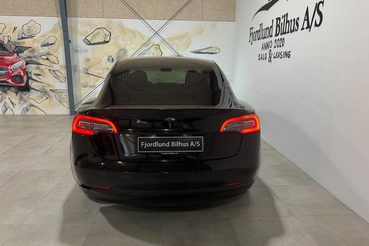 Sort Tesla Model 3 fra 2020