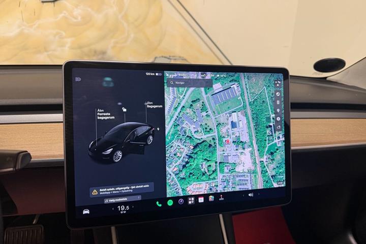 Sort Tesla Model 3 fra 2020