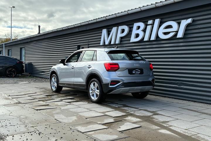 Sølv Audi Q2 fra 2021