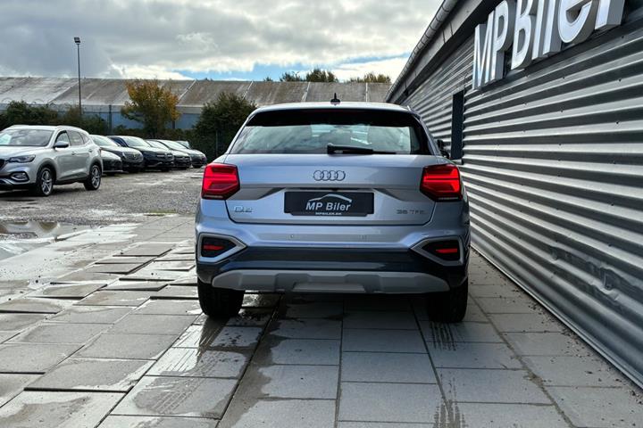 Sølv Audi Q2 fra 2021