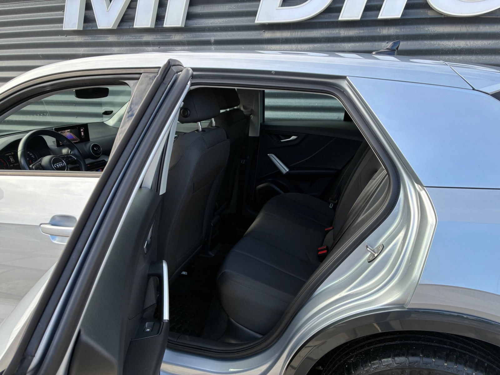 Sølv Audi Q2 fra 2021