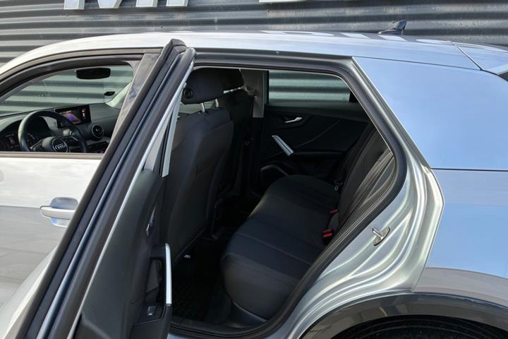 Sølv Audi Q2 fra 2021