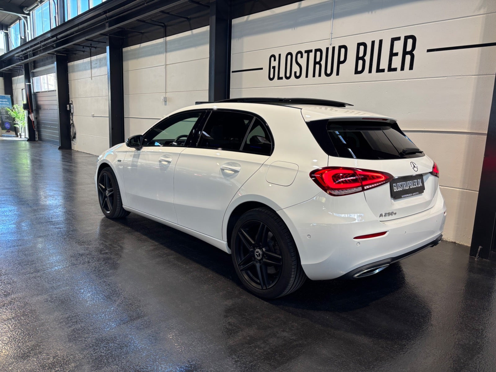 Hvid Mercedes A250 e fra 2020