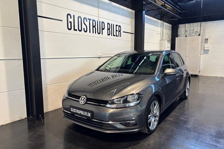 Grå VW Golf VII fra 2018