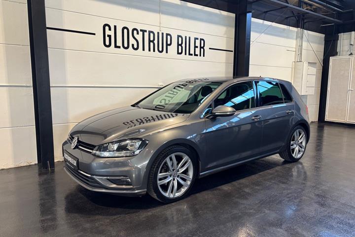 Grå VW Golf VII fra 2018
