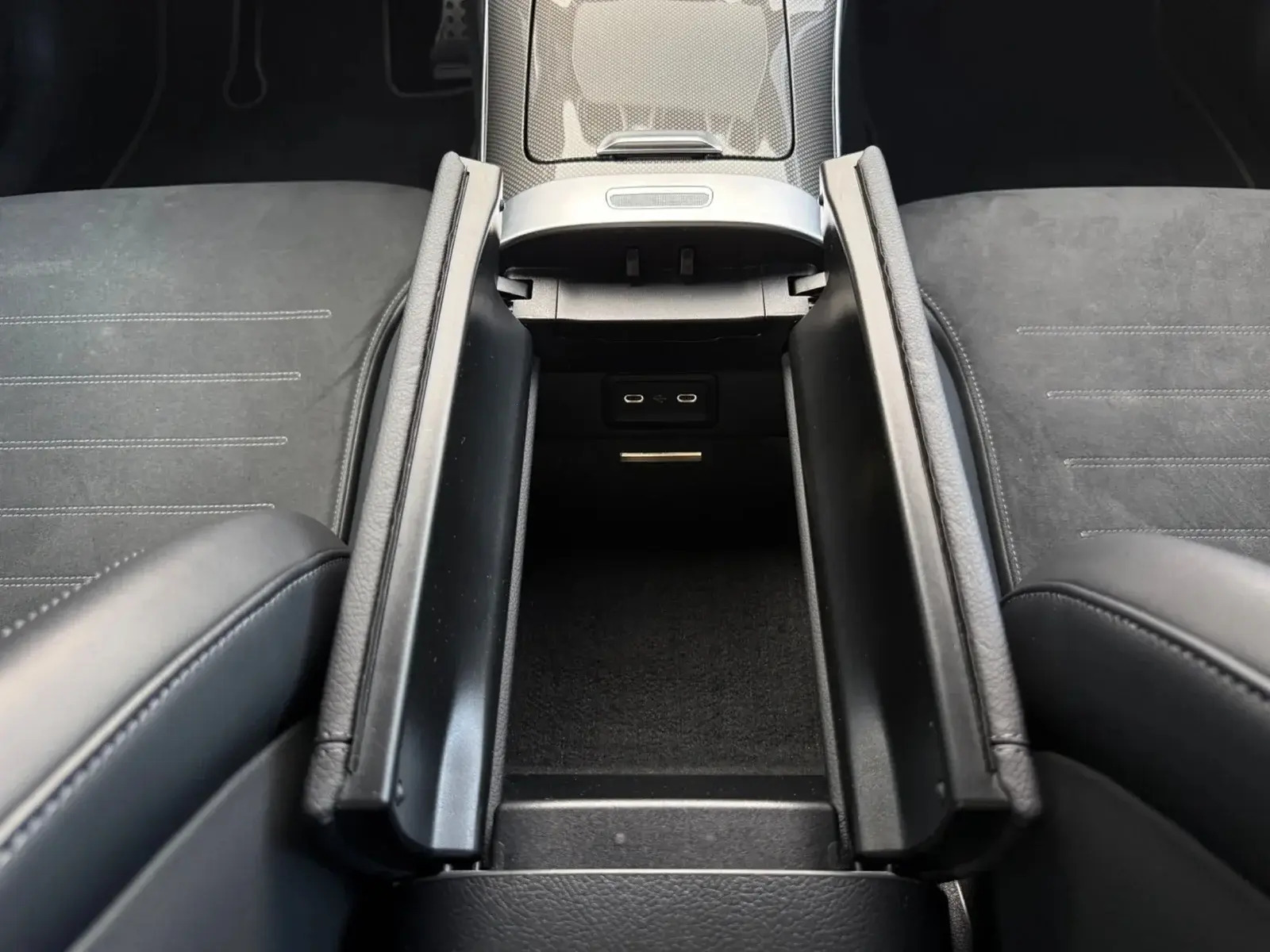 Sort Mercedes C220 d fra 2024