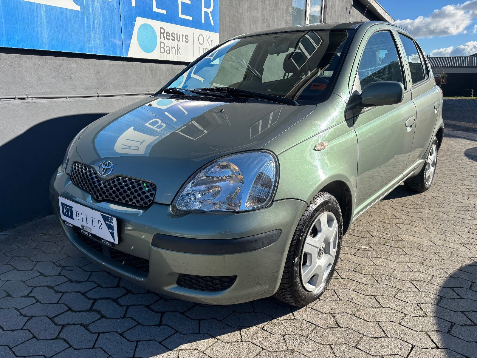 Hvid Toyota Yaris fra 2005