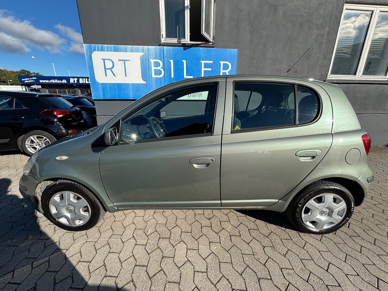 Hvid Toyota Yaris fra 2005