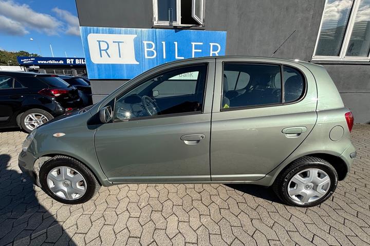 Hvid Toyota Yaris fra 2005