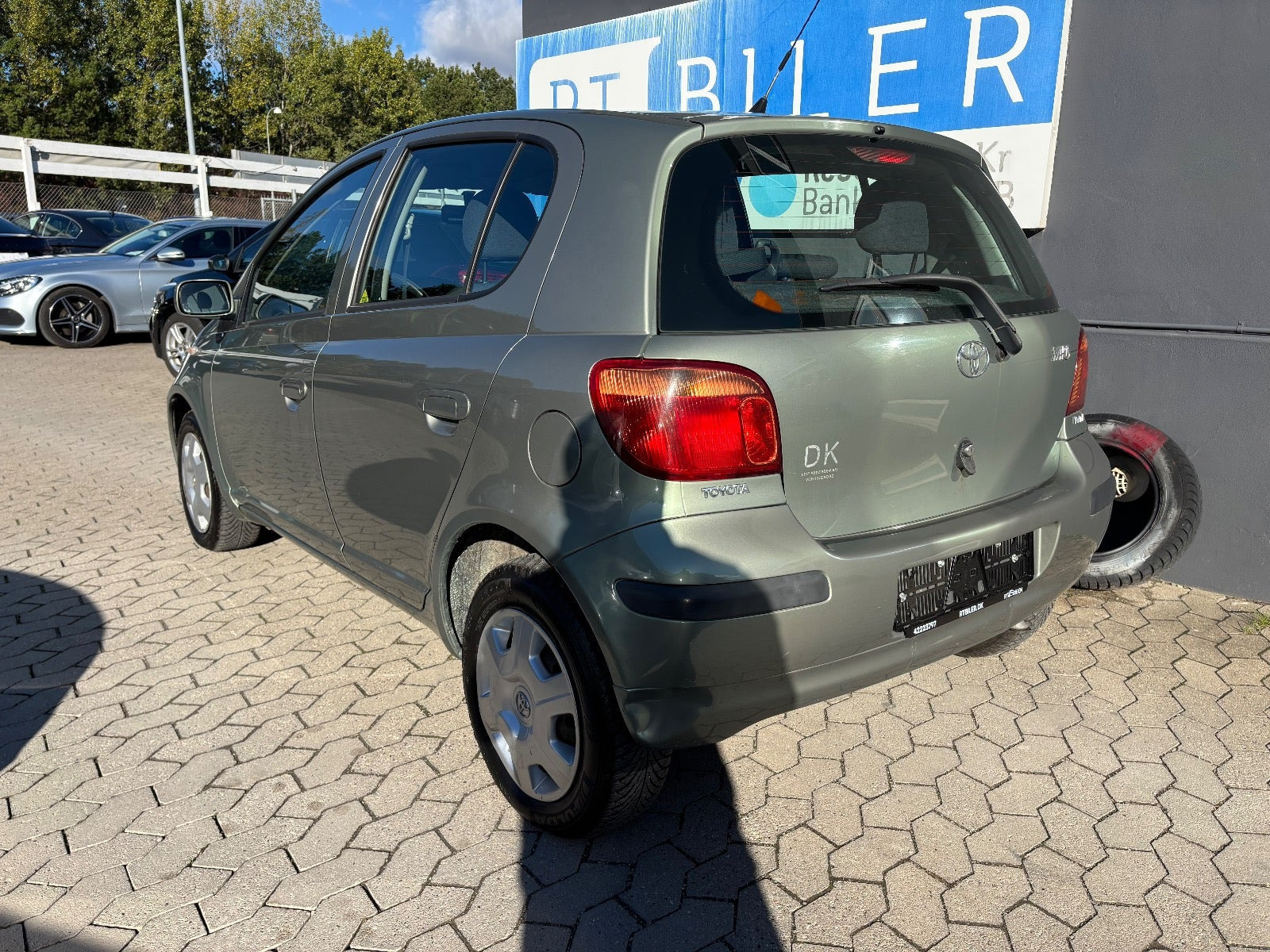 Hvid Toyota Yaris fra 2005