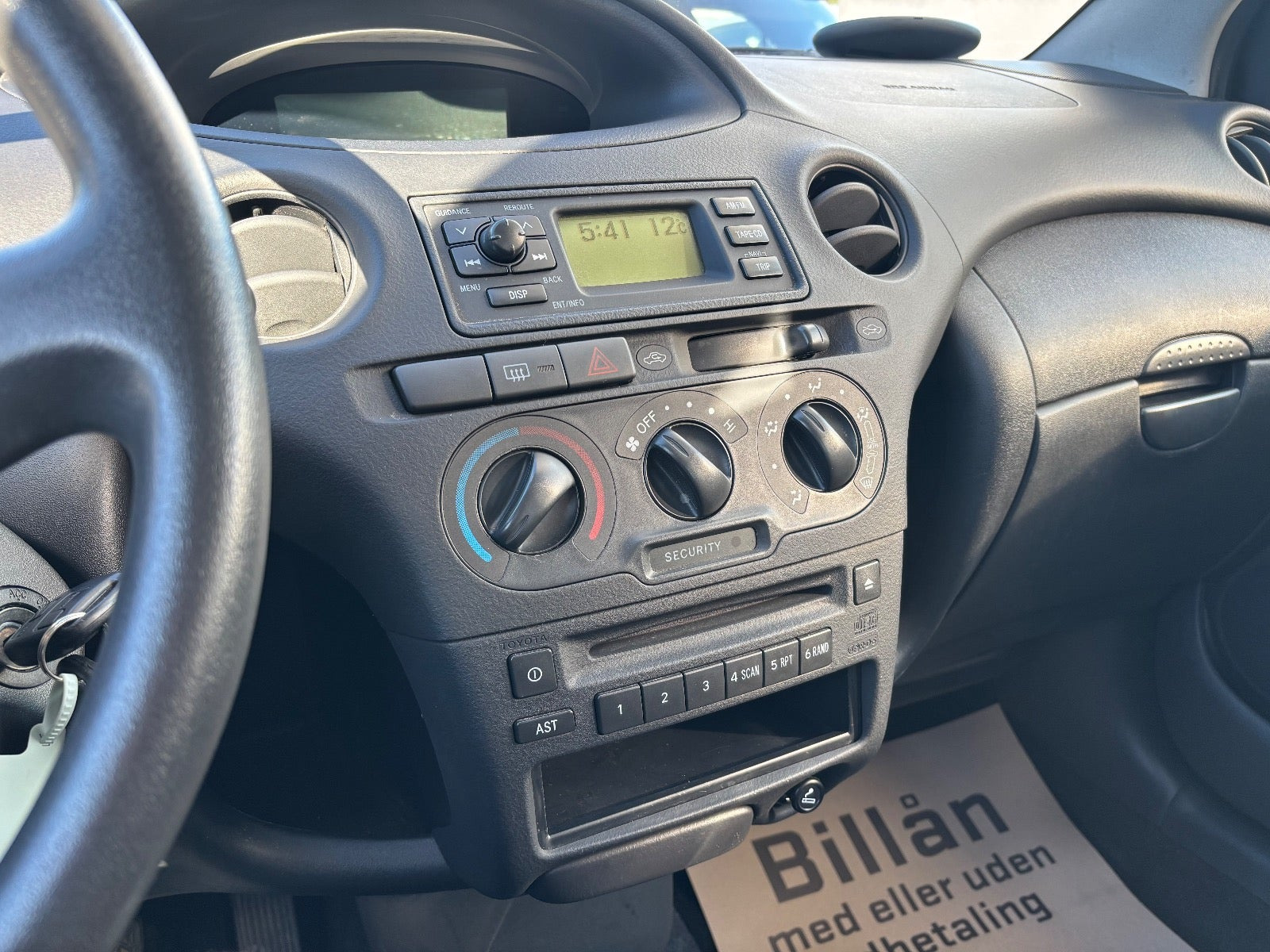 Hvid Toyota Yaris fra 2005
