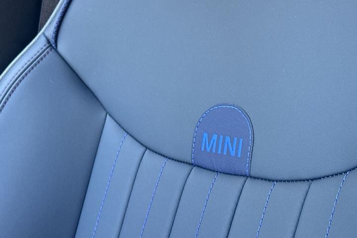 Grøn Mini Cooper E fra 2024