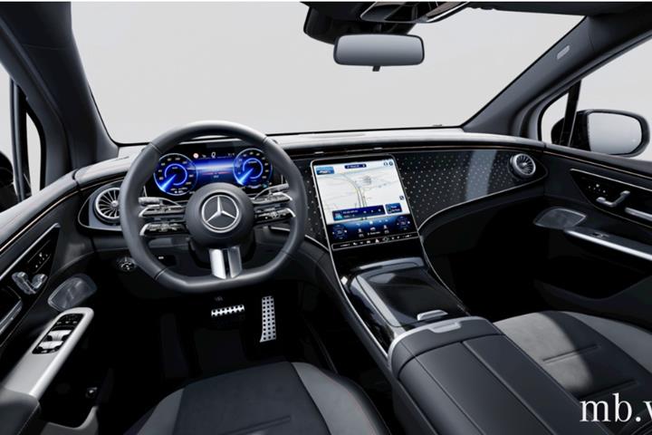 Sort Mercedes EQE350 SUV fra 2024