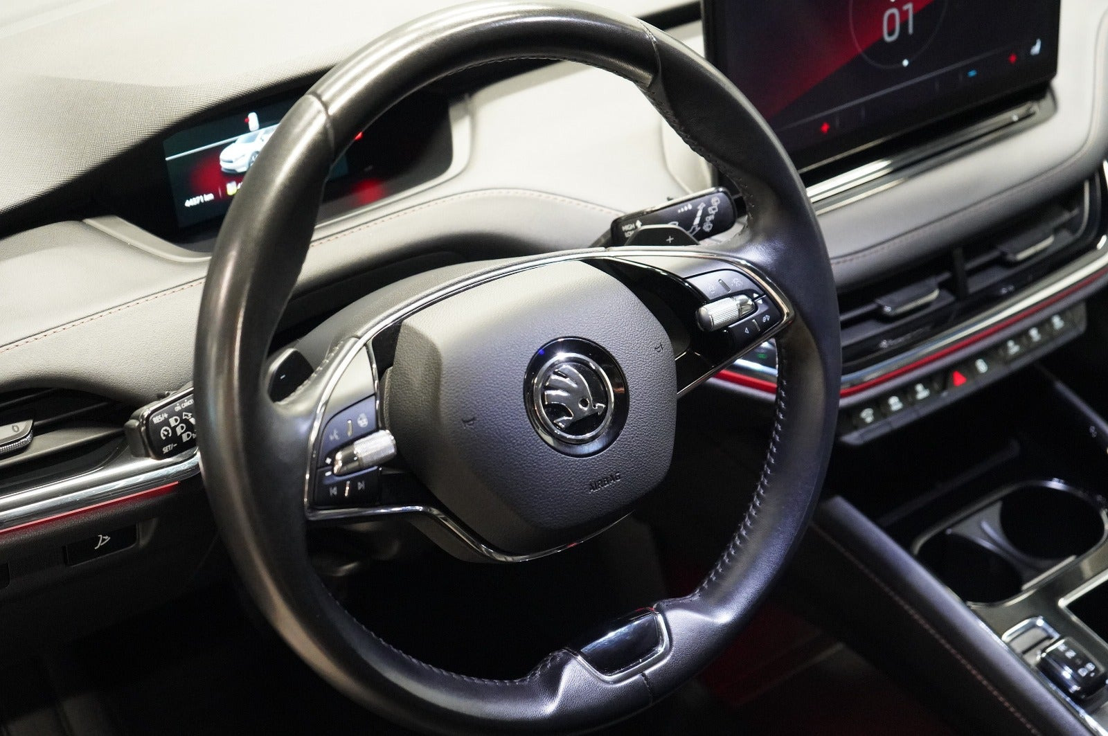 Grå Skoda Enyaq fra 2022
