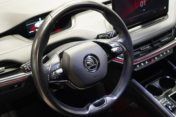 Grå Skoda Enyaq fra 2022