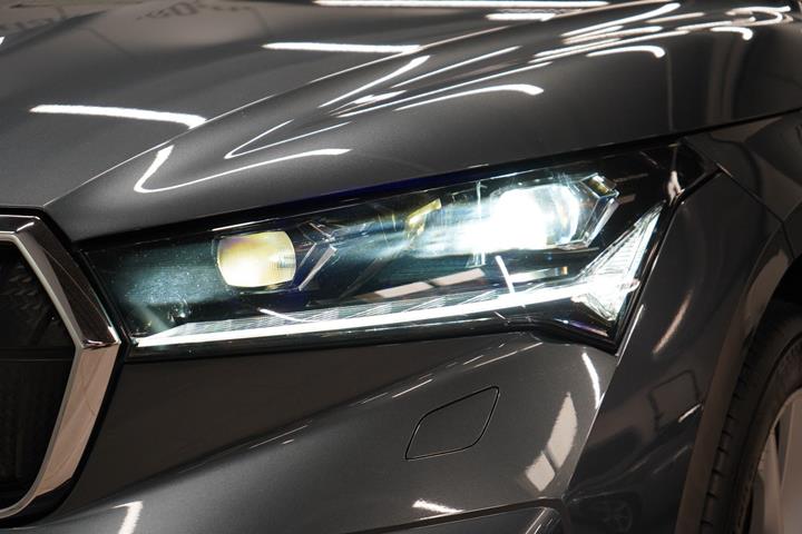 Grå Skoda Enyaq fra 2022