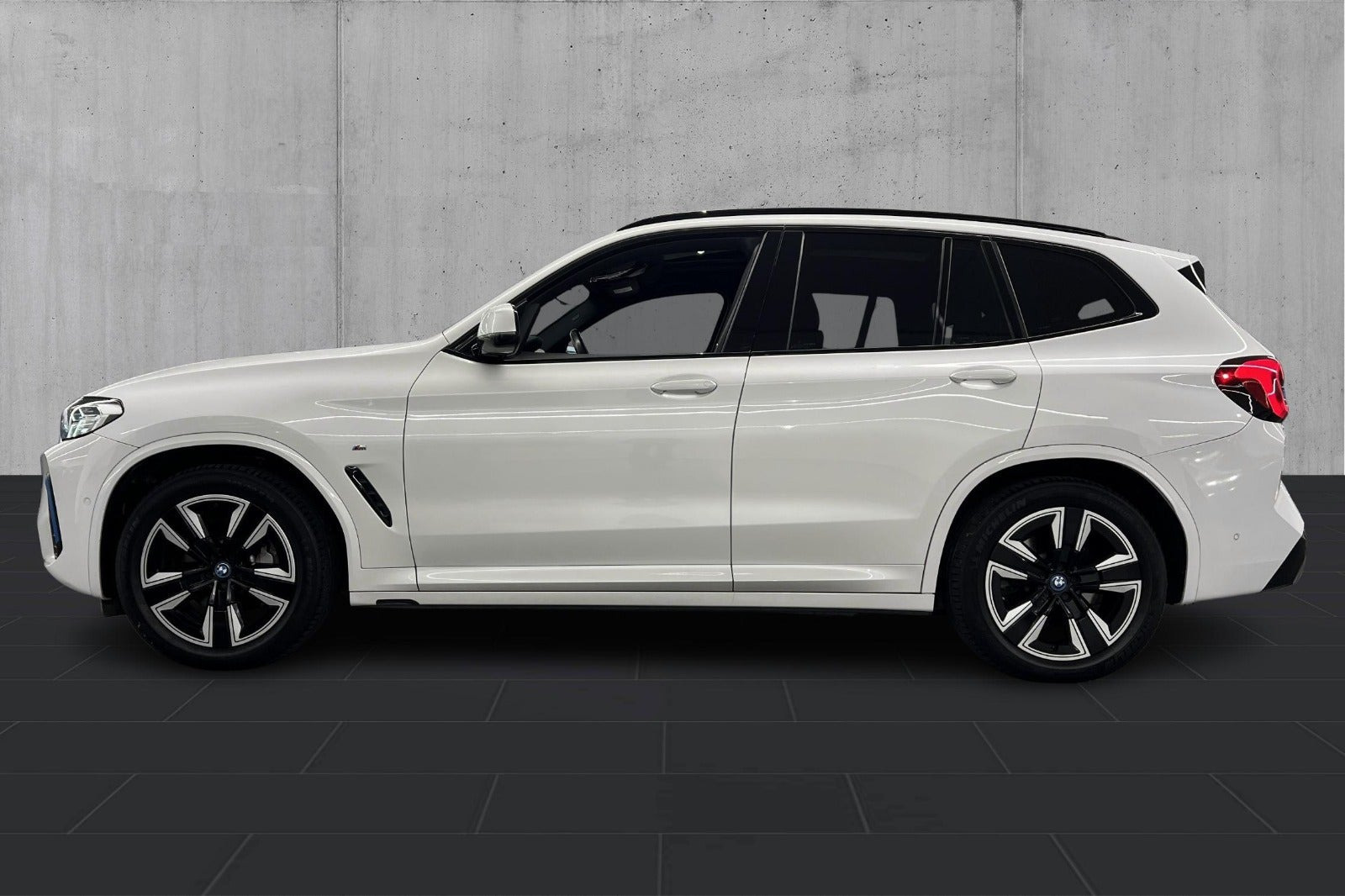Hvid BMW iX3 fra 2023