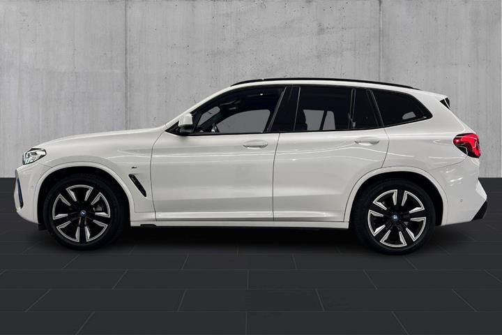 Hvid BMW iX3 fra 2023