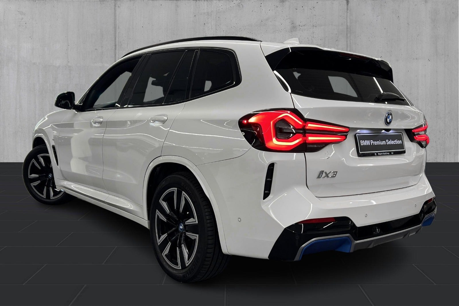 Hvid BMW iX3 fra 2023