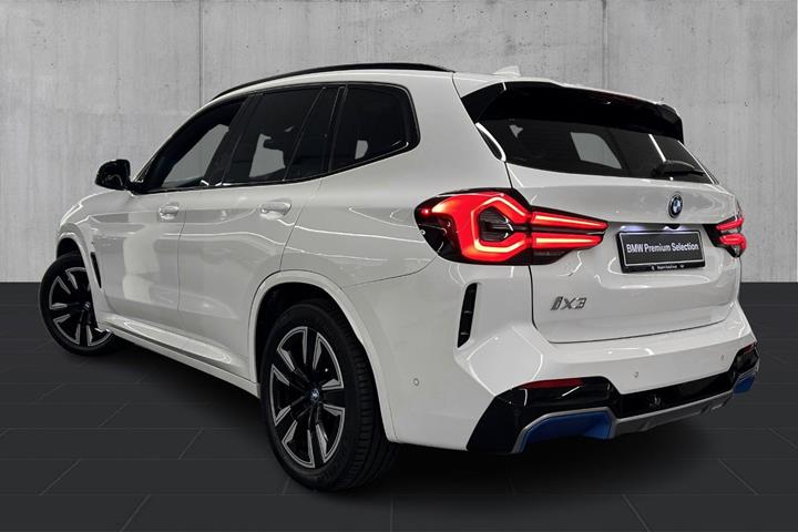 Hvid BMW iX3 fra 2023