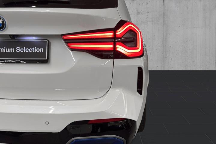 Hvid BMW iX3 fra 2023