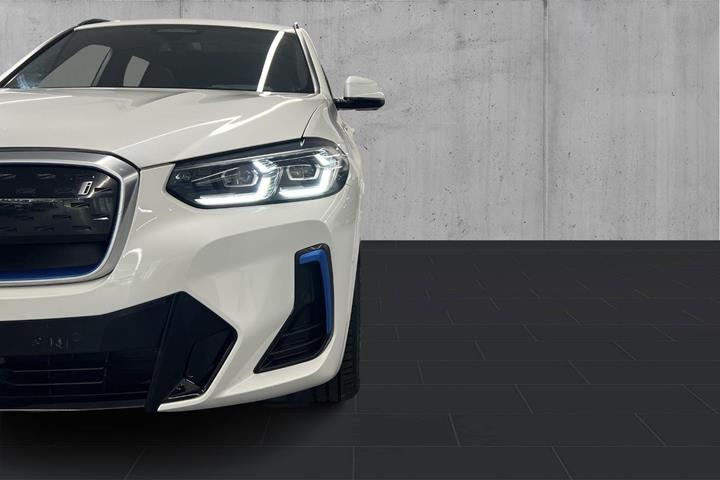 Hvid BMW iX3 fra 2023
