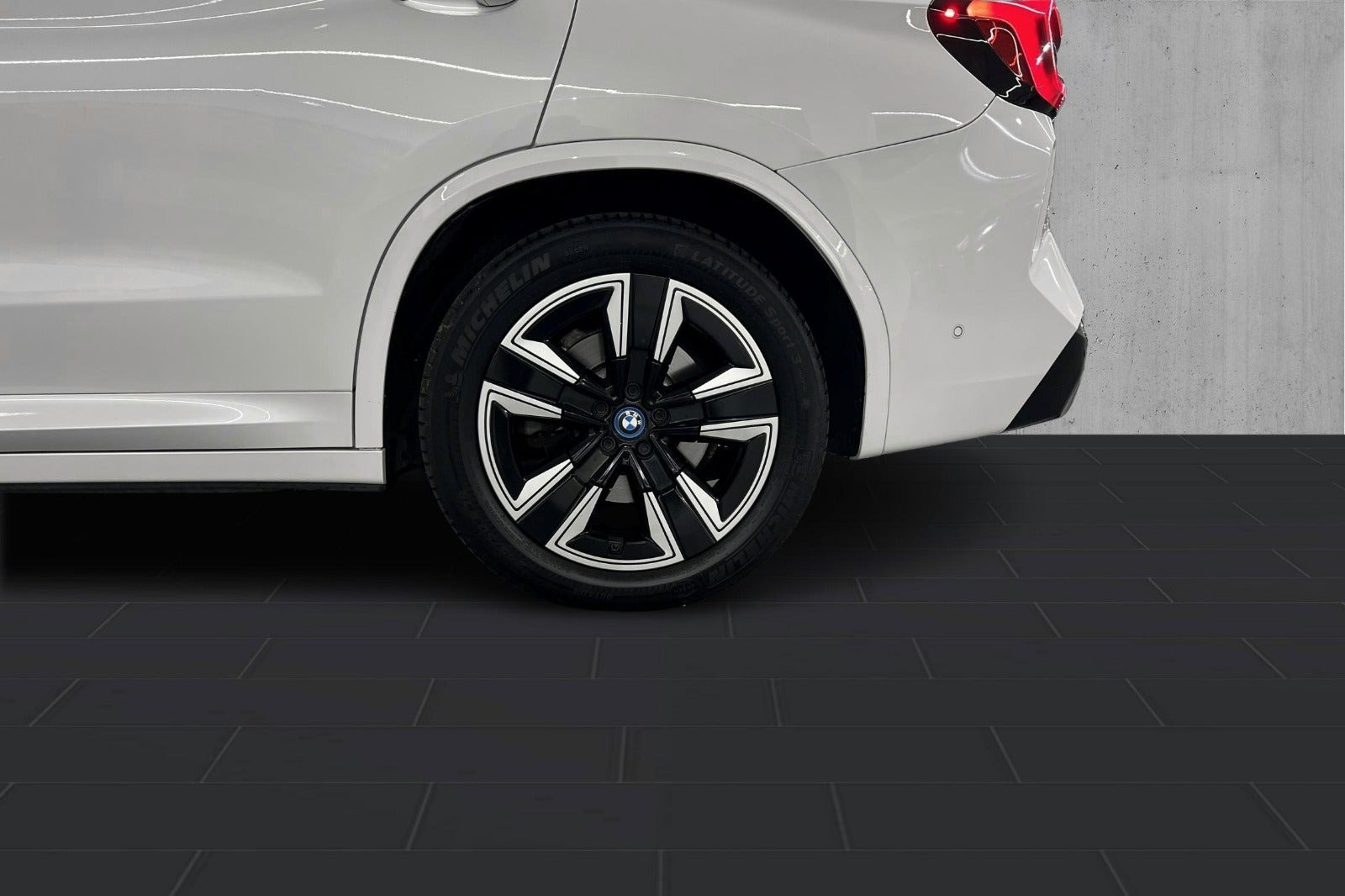 Hvid BMW iX3 fra 2023