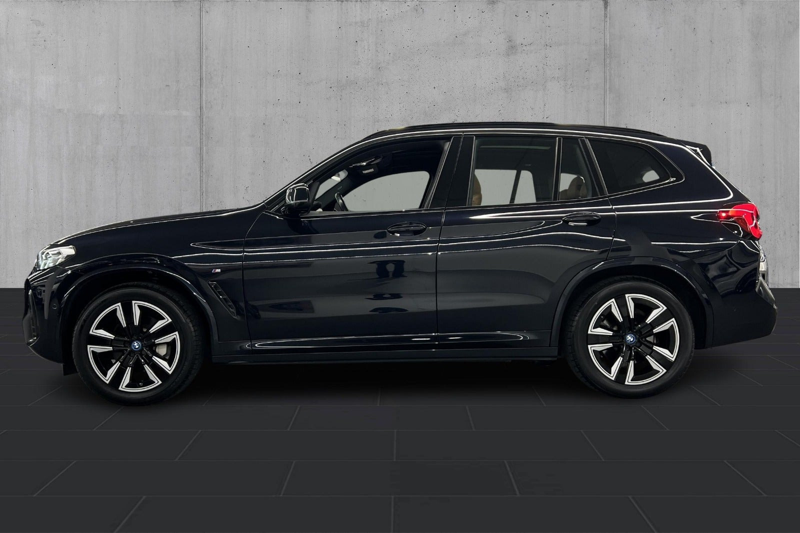 Sort BMW iX3 fra 2024
