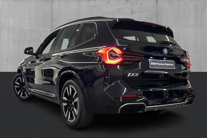 Sort BMW iX3 fra 2024