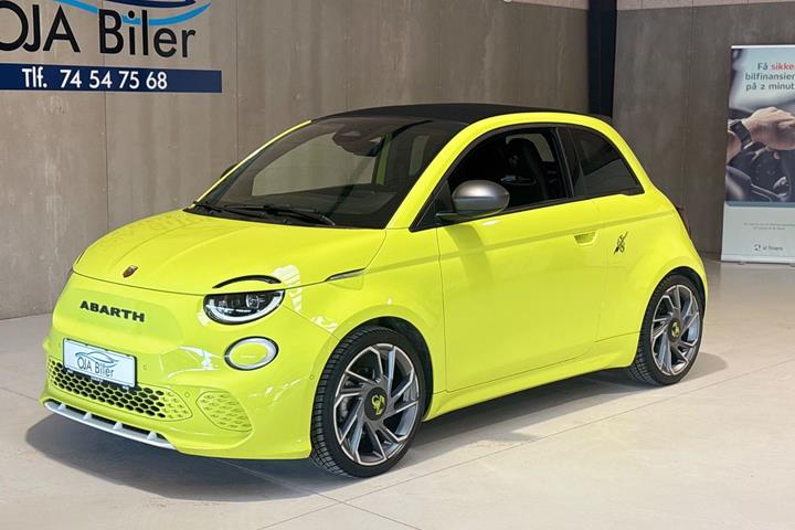 Gul Abarth 500e fra 2024 set udefra