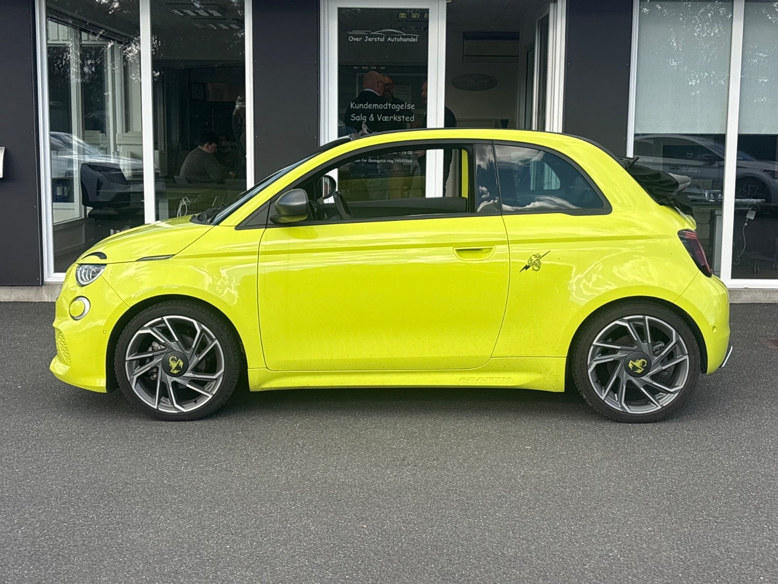 Gul Abarth 500e fra 2024