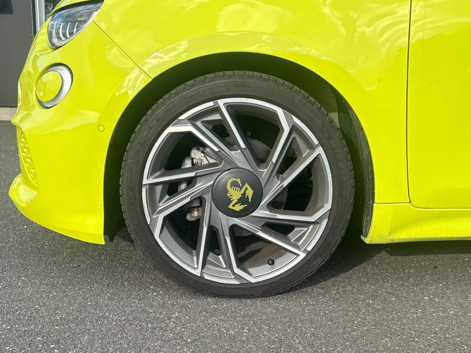 Gul Abarth 500e fra 2024