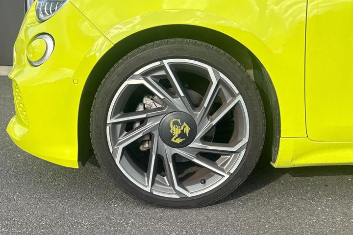 Gul Abarth 500e fra 2024