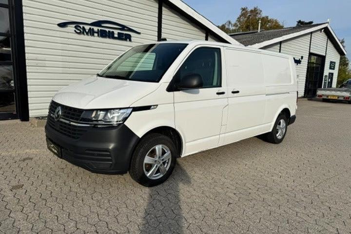 Hvid VW Transporter fra 2021