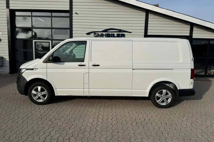 Hvid VW Transporter fra 2021
