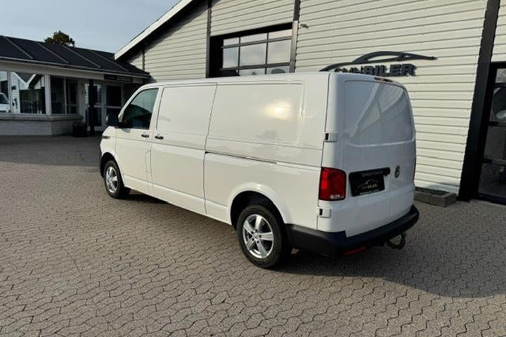 Hvid VW Transporter fra 2021