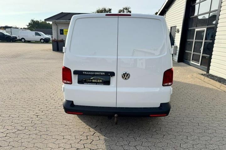 Hvid VW Transporter fra 2021