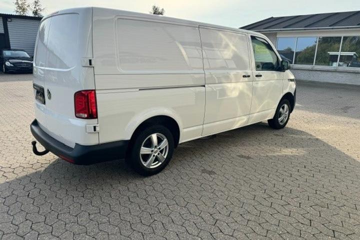 Hvid VW Transporter fra 2021