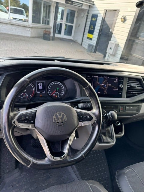 Hvid VW Transporter fra 2021