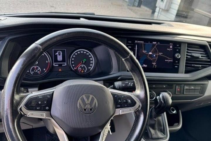 Hvid VW Transporter fra 2021