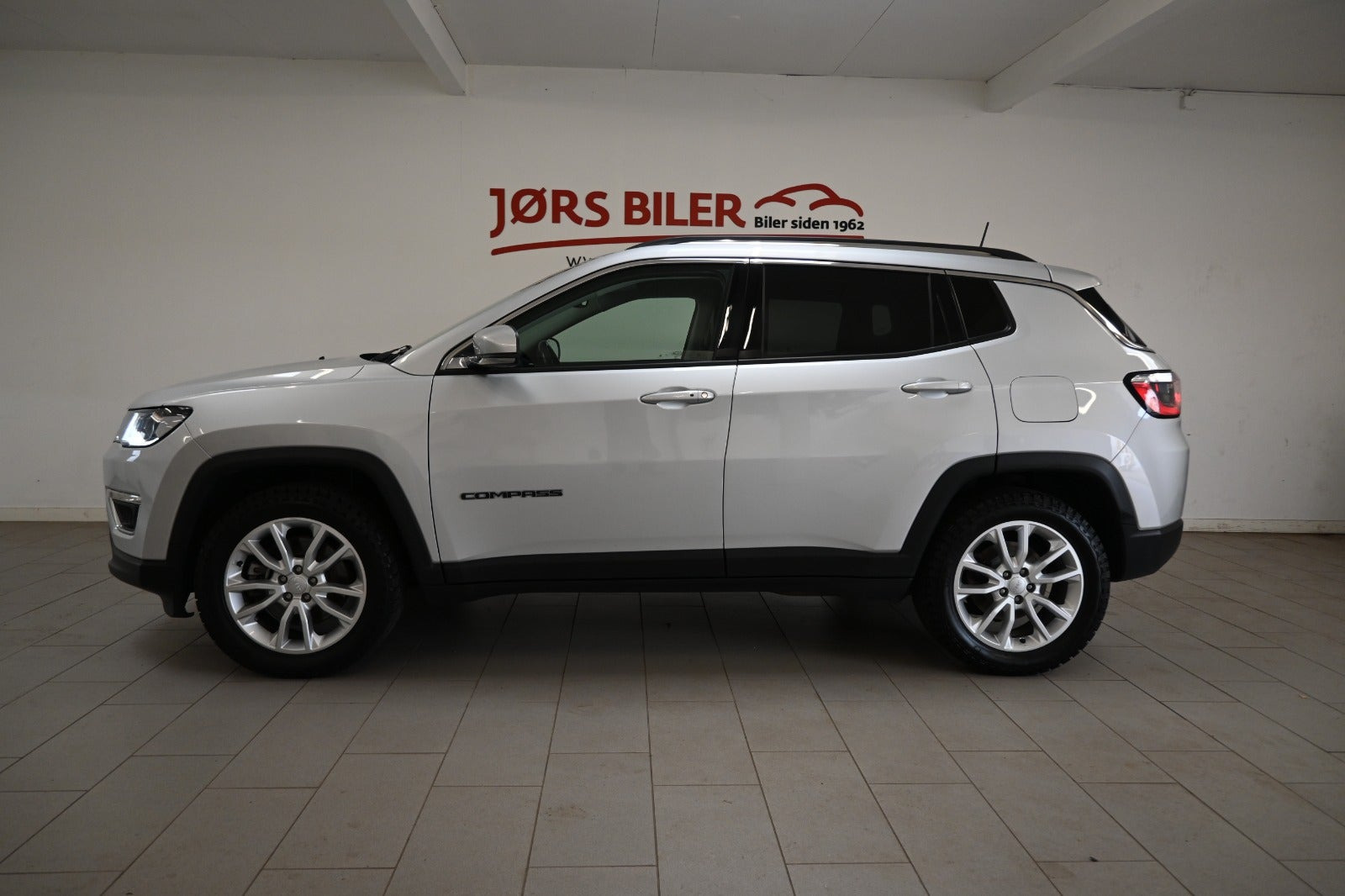 Sølv Jeep Compass fra 2020