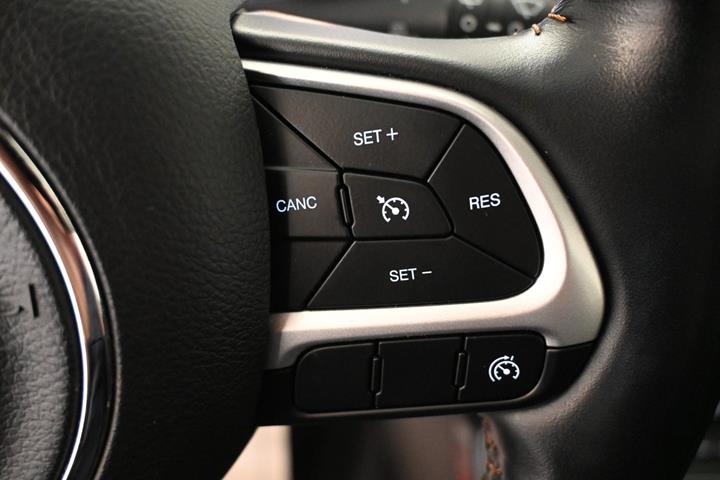 Sølv Jeep Compass fra 2020