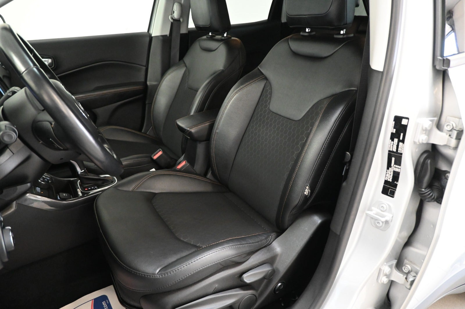 Sølv Jeep Compass fra 2020
