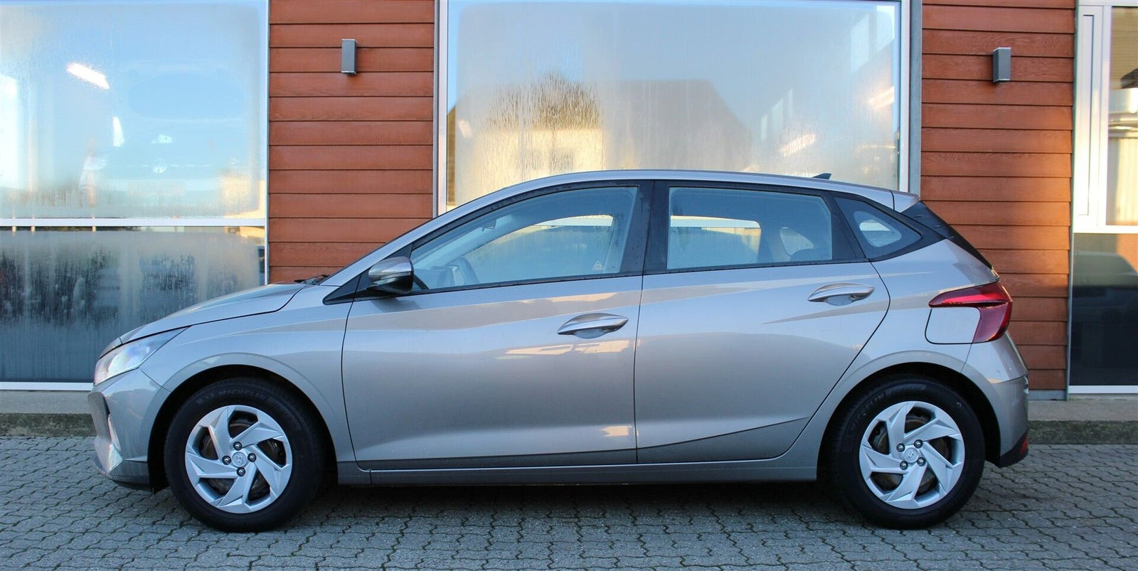 Orange Hyundai i20 fra 2022
