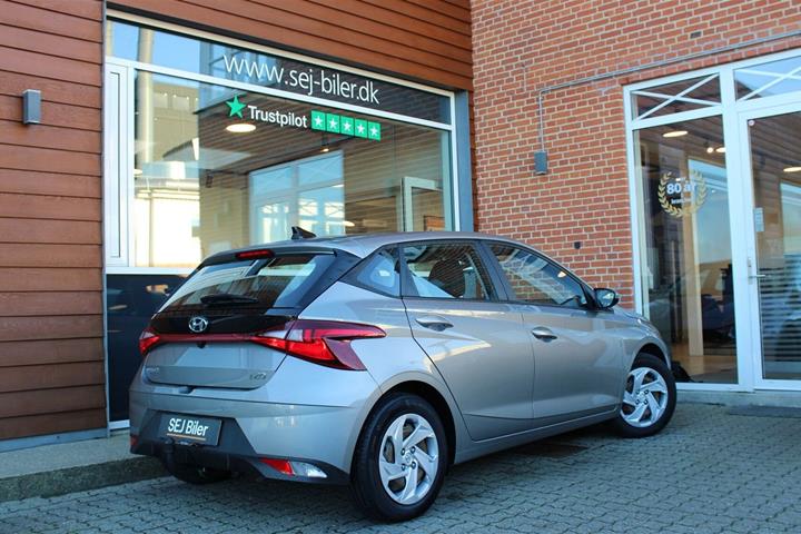 Orange Hyundai i20 fra 2022