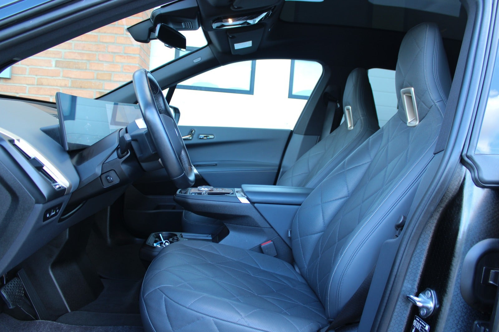 Grå BMW iX fra 2023