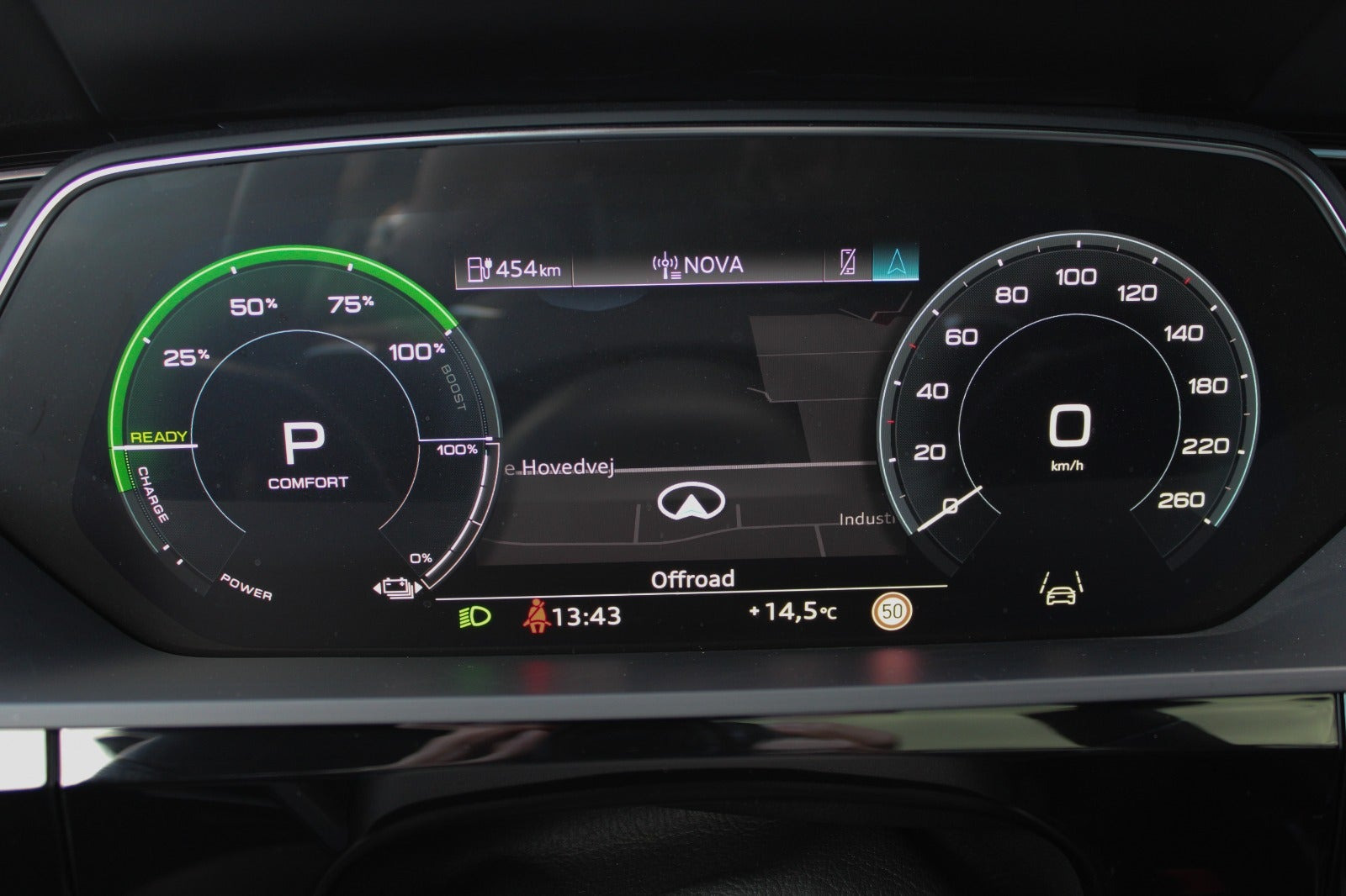 Grå Audi Q8 e-tron fra 2024
