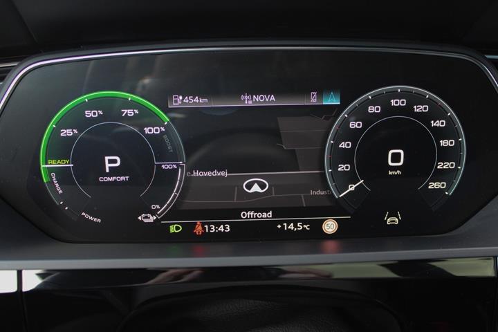 Grå Audi Q8 e-tron fra 2024