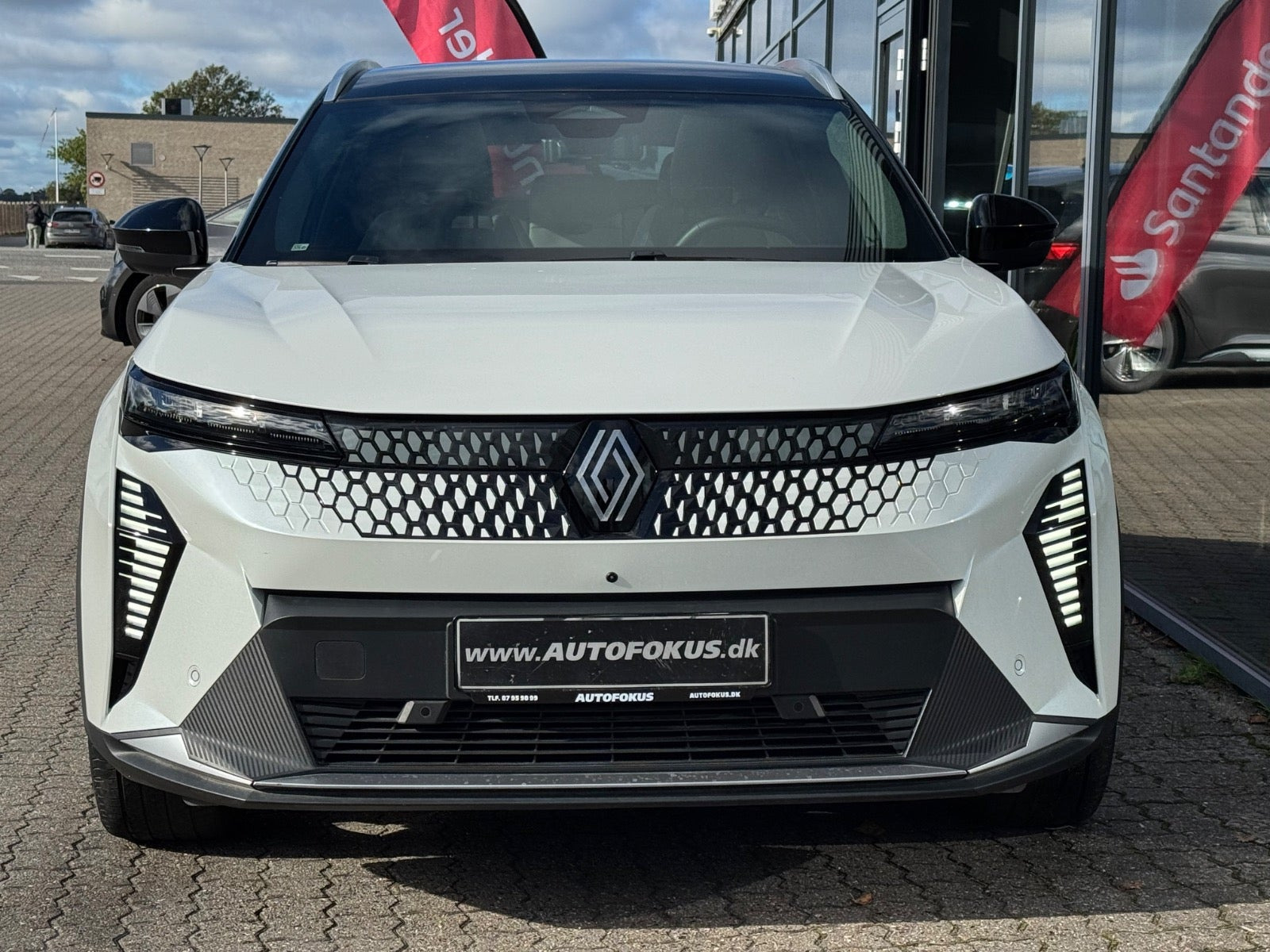 Hvid Renault Scenic E-Tech fra 2024
