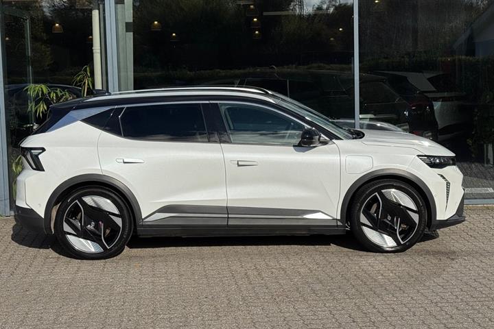 Hvid Renault Scenic E-Tech fra 2024